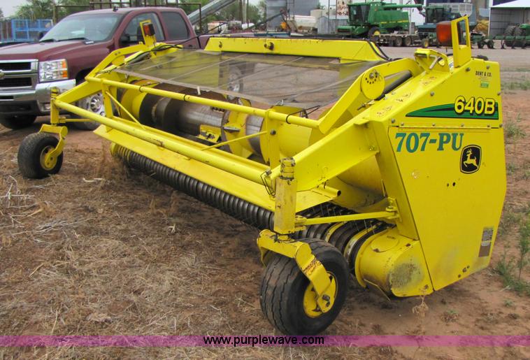 image for item 3453 2005 John Deere 640B pickup forage head