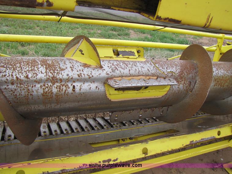 image for item 3453 2005 John Deere 640B pickup forage head