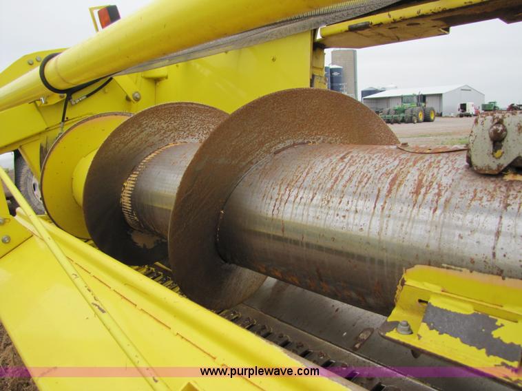 image for item 3453 2005 John Deere 640B pickup forage head