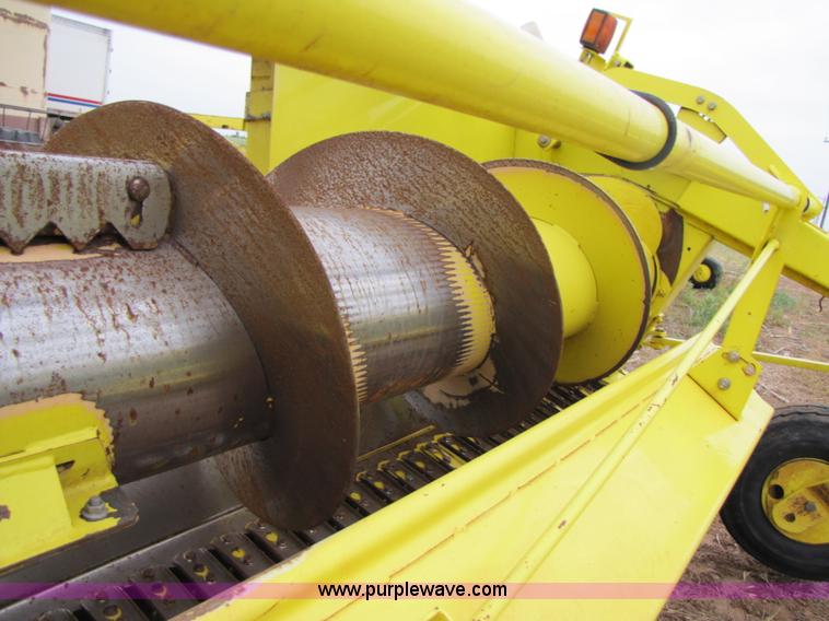 image for item 3453 2005 John Deere 640B pickup forage head