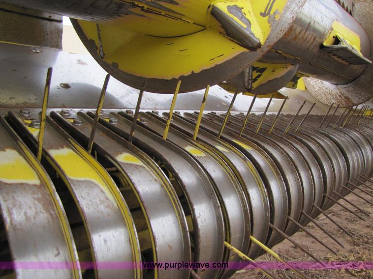 image for item 3453 2005 John Deere 640B pickup forage head