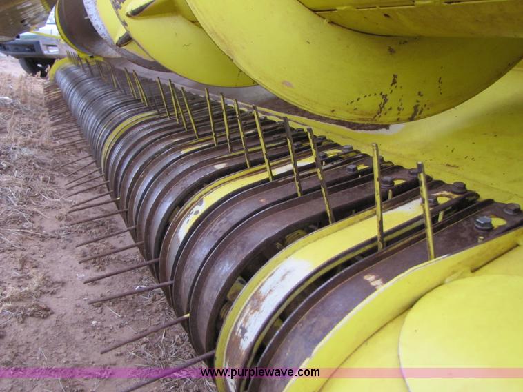 image for item 3453 2005 John Deere 640B pickup forage head