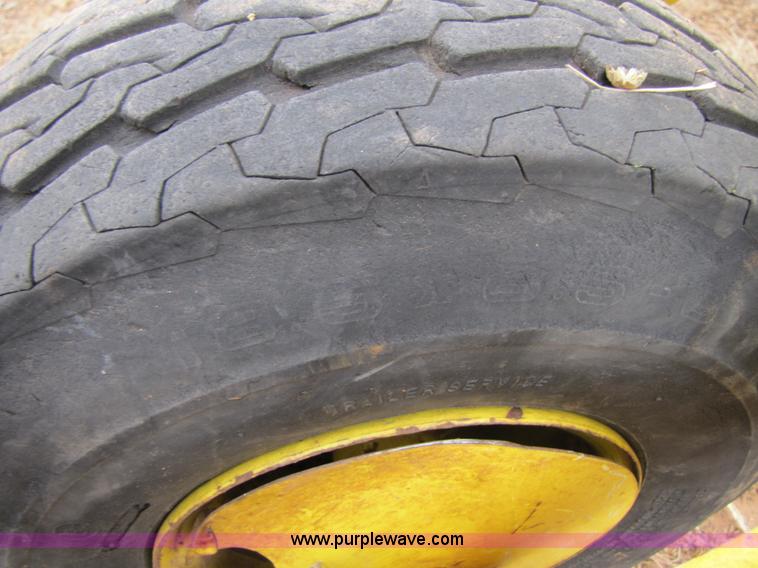 image for item 3453 2005 John Deere 640B pickup forage head