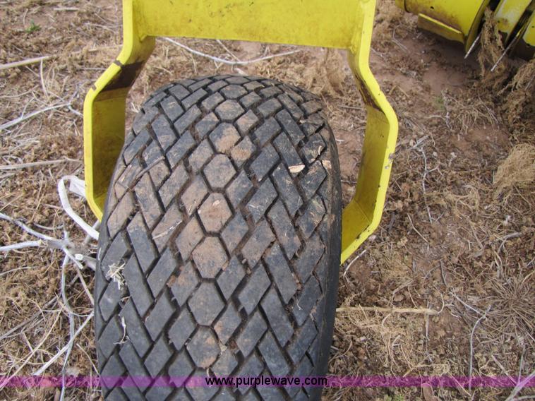 image for item 3453 2005 John Deere 640B pickup forage head