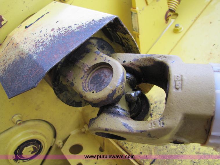 image for item 3453 2005 John Deere 640B pickup forage head