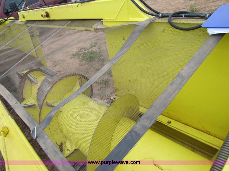 image for item 3453 2005 John Deere 640B pickup forage head