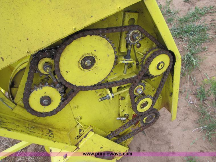 image for item 3453 2005 John Deere 640B pickup forage head