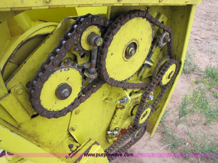 image for item 3453 2005 John Deere 640B pickup forage head