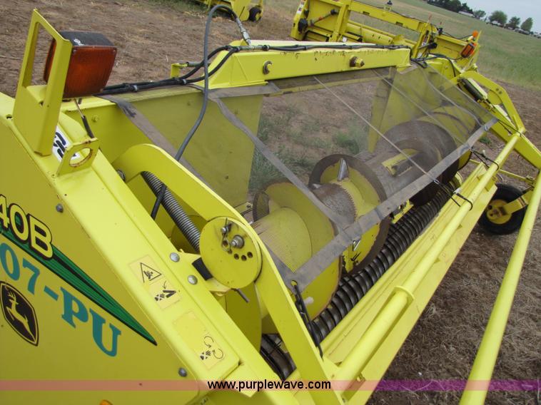 image for item 3453 2005 John Deere 640B pickup forage head