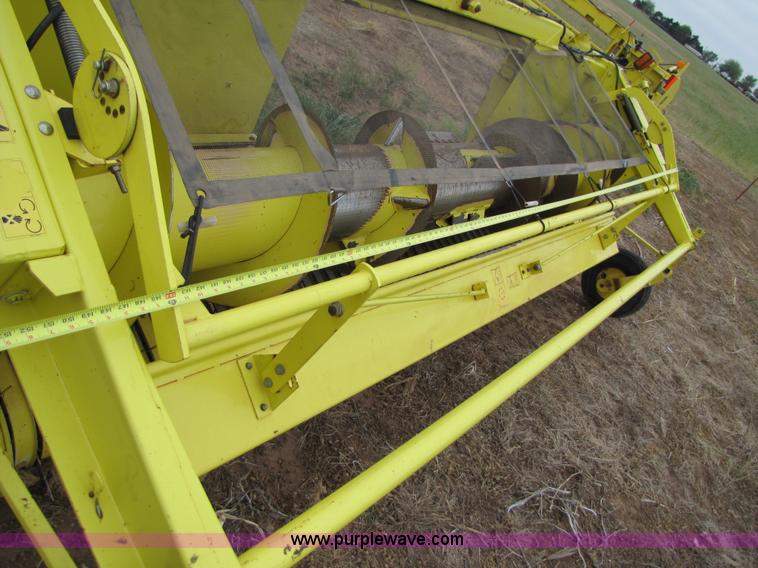 image for item 3453 2005 John Deere 640B pickup forage head