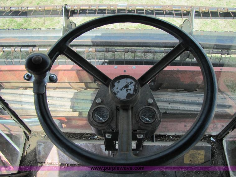 image for item 3494 1991 Hesston 8400 self propelled swather