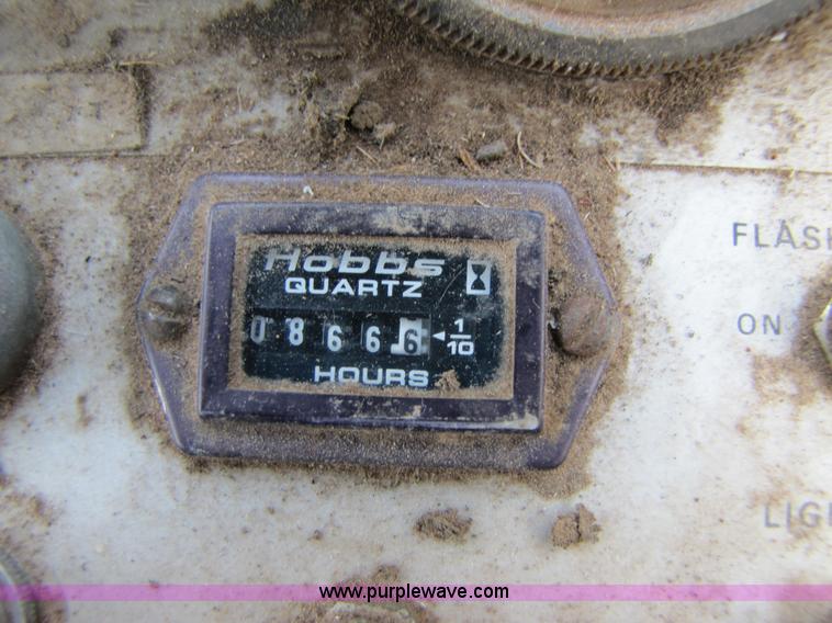 image for item 3494 1991 Hesston 8400 self propelled swather