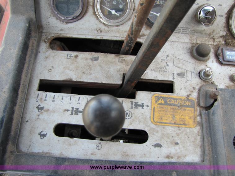 image for item 3494 1991 Hesston 8400 self propelled swather