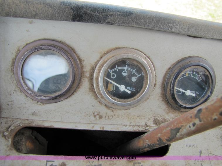 image for item 3494 1991 Hesston 8400 self propelled swather