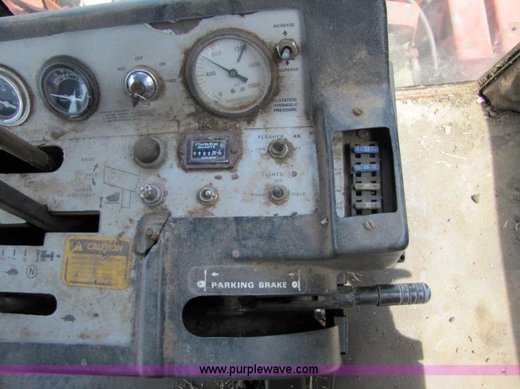 image for item 3494 1991 Hesston 8400 self propelled swather