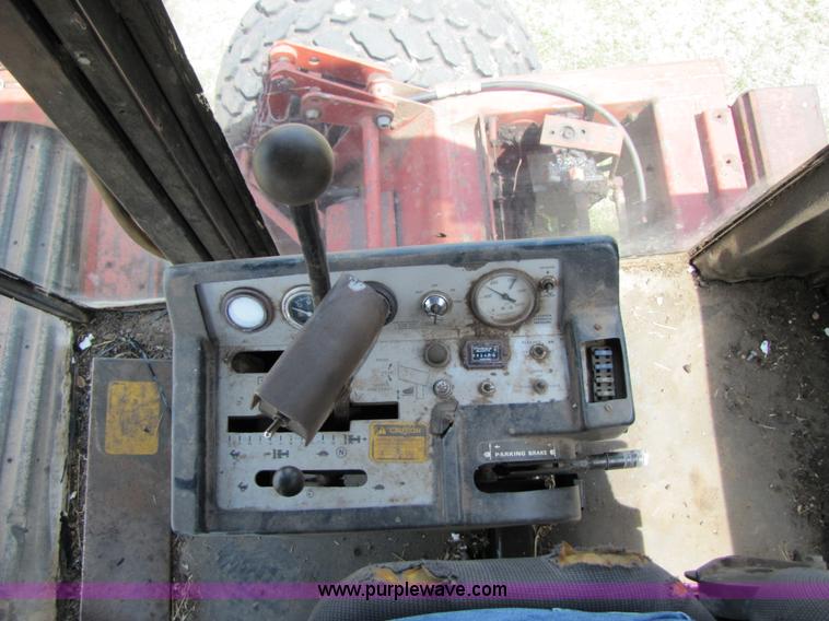 image for item 3494 1991 Hesston 8400 self propelled swather