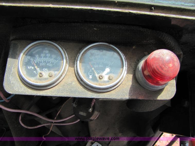 image for item 3494 1991 Hesston 8400 self propelled swather