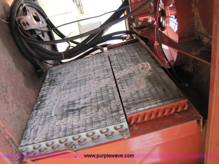 image for item 3494 1991 Hesston 8400 self propelled swather