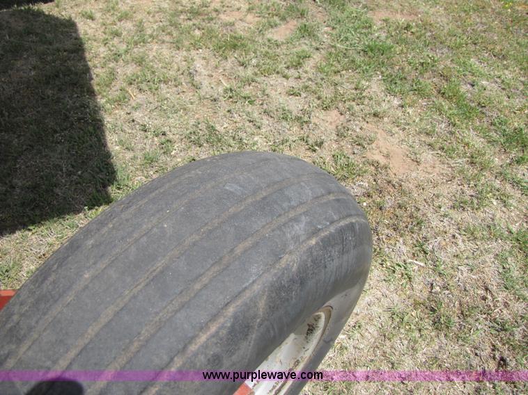 image for item 3494 1991 Hesston 8400 self propelled swather