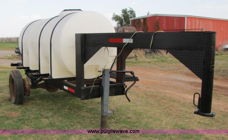 image for item 3495 1,000 gallon nurse tank trailer