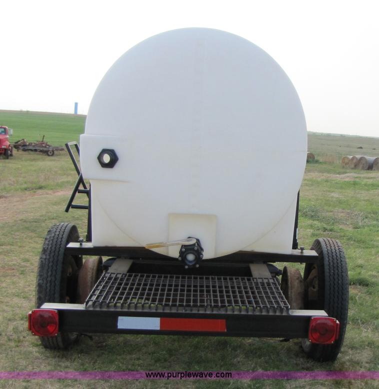 image for item 3495 1,000 gallon nurse tank trailer