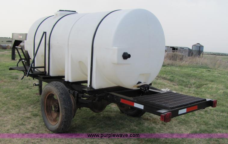 image for item 3495 1,000 gallon nurse tank trailer