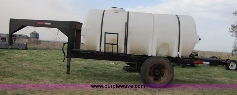 image for item 3495 1,000 gallon nurse tank trailer