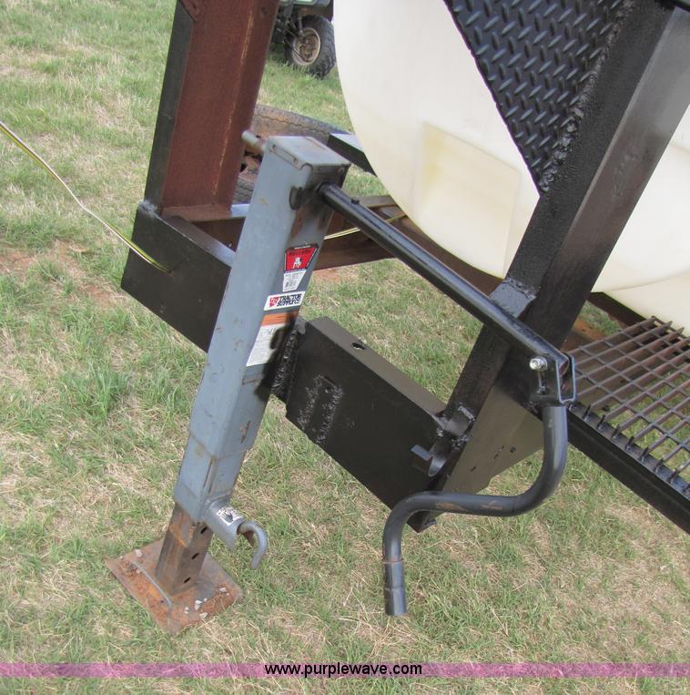 image for item 3495 1,000 gallon nurse tank trailer