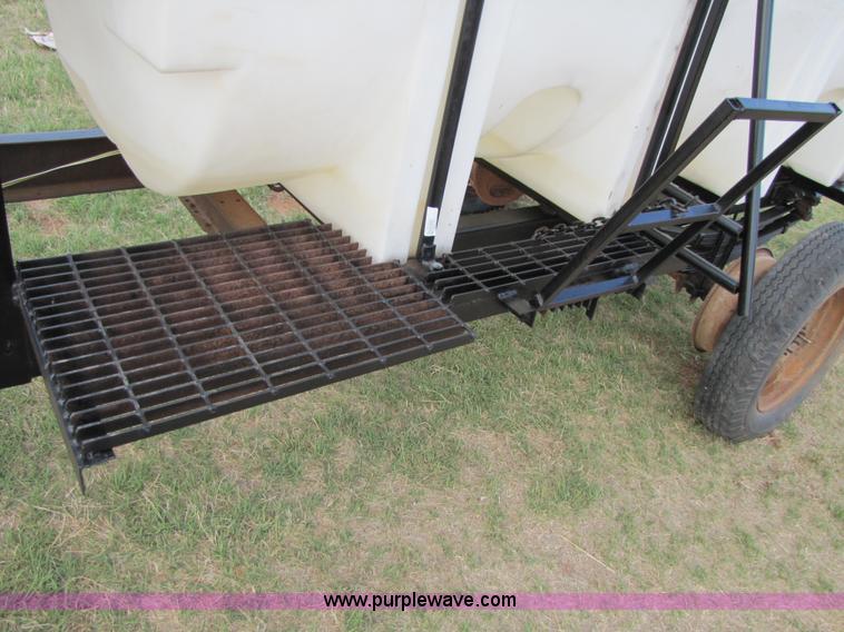 image for item 3495 1,000 gallon nurse tank trailer