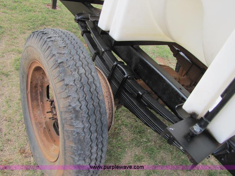 image for item 3495 1,000 gallon nurse tank trailer