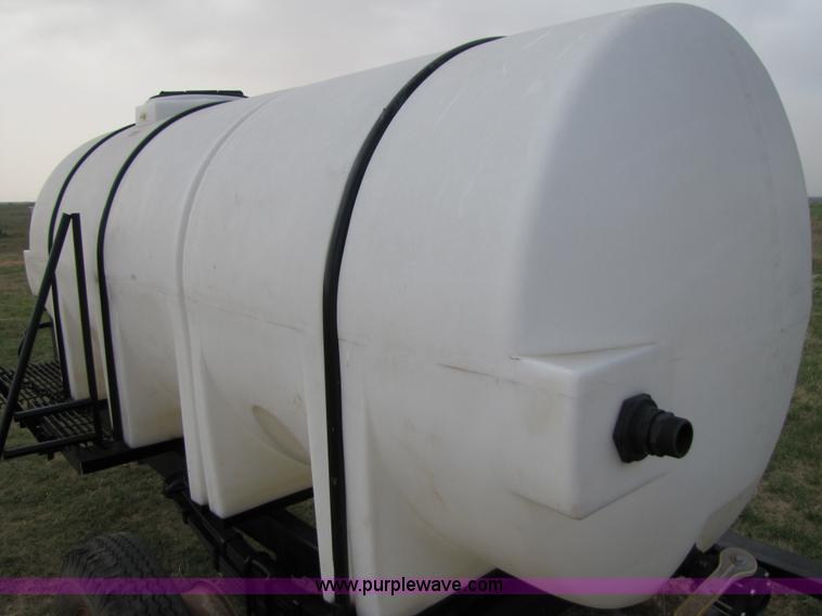 image for item 3495 1,000 gallon nurse tank trailer