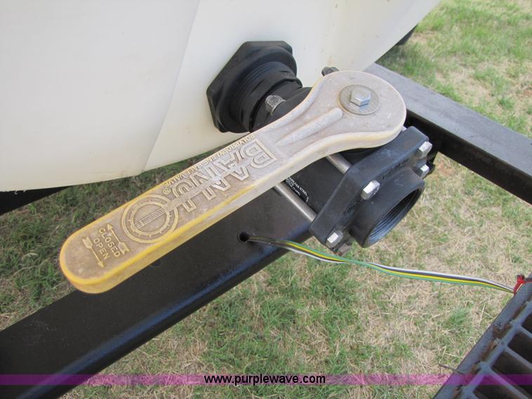 image for item 3495 1,000 gallon nurse tank trailer