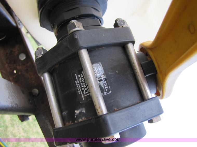 image for item 3495 1,000 gallon nurse tank trailer