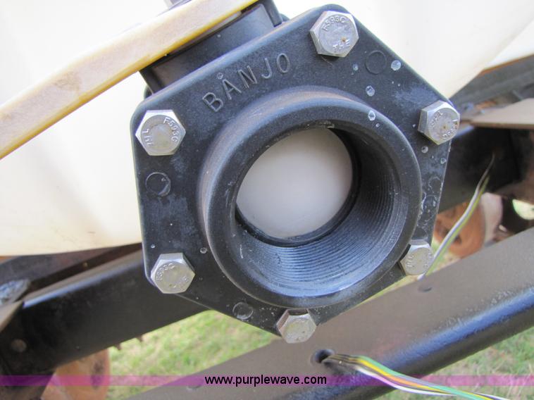 image for item 3495 1,000 gallon nurse tank trailer