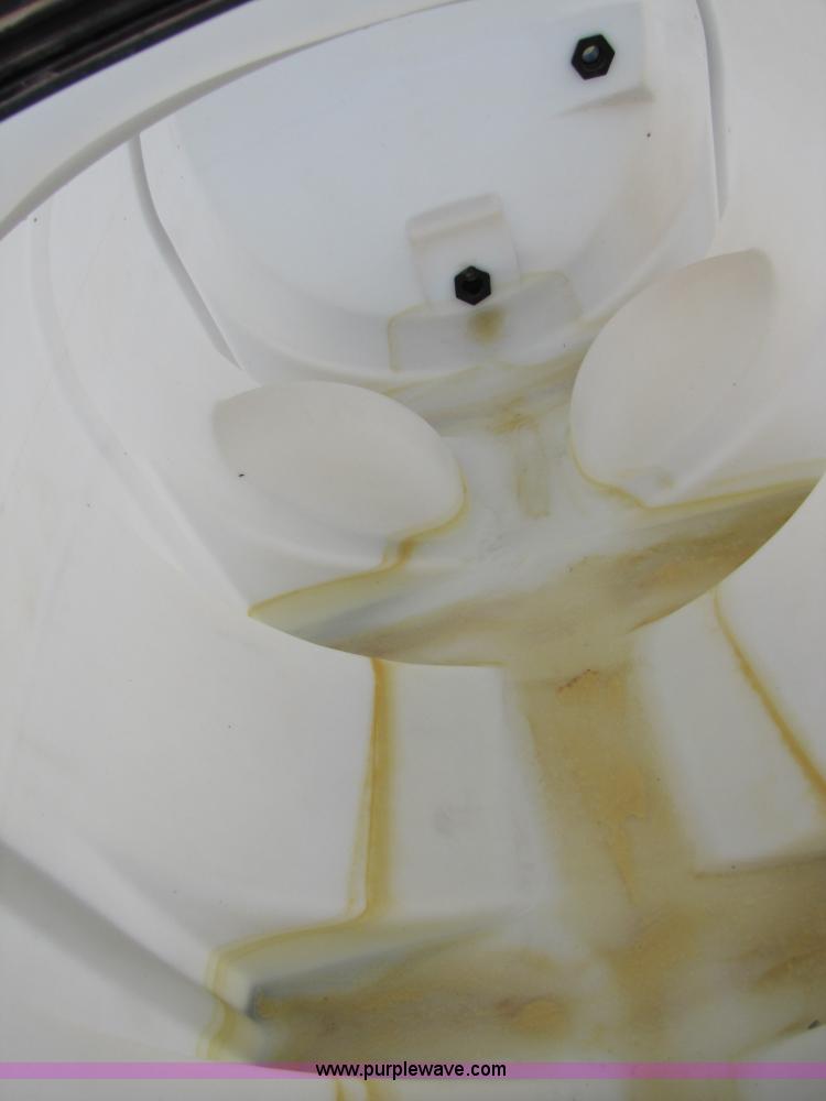 image for item 3495 1,000 gallon nurse tank trailer