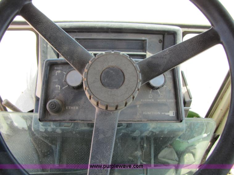 image for item 3529 1983 Case 2390 tractor