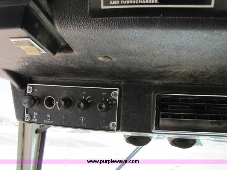 image for item 3529 1983 Case 2390 tractor