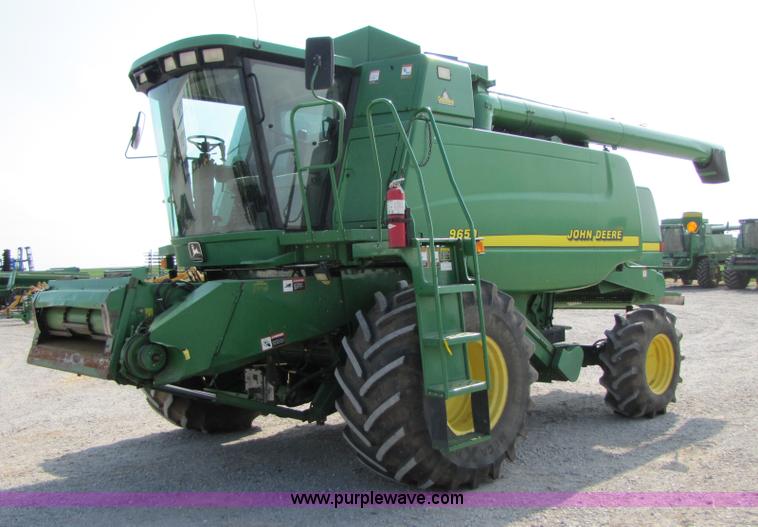 image for item 3536 2001 John Deere 9650 combine