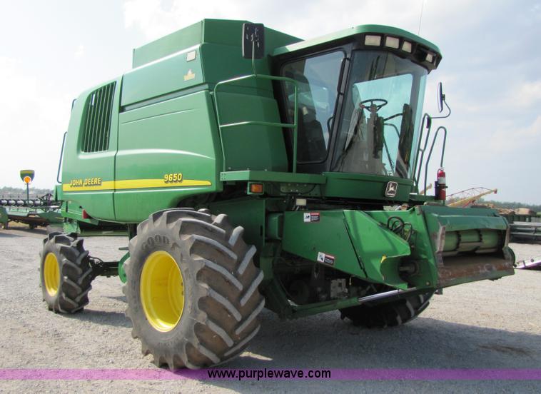 image for item 3536 2001 John Deere 9650 combine