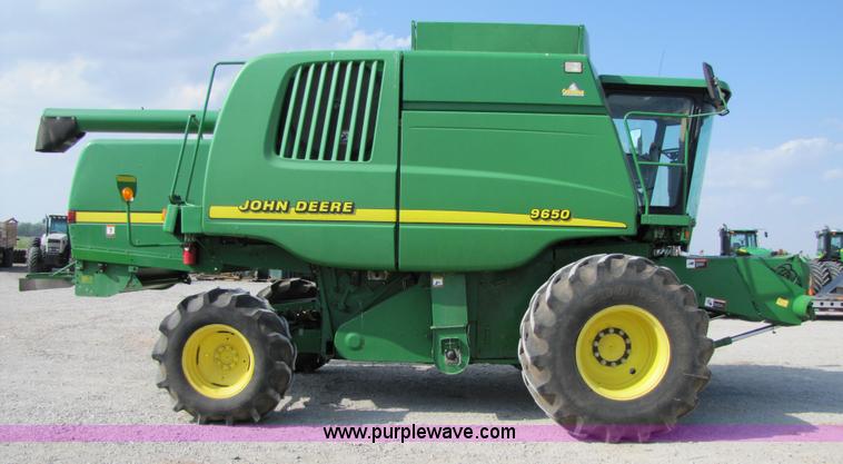 image for item 3536 2001 John Deere 9650 combine
