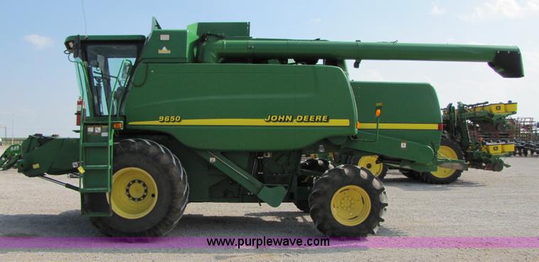 image for item 3536 2001 John Deere 9650 combine