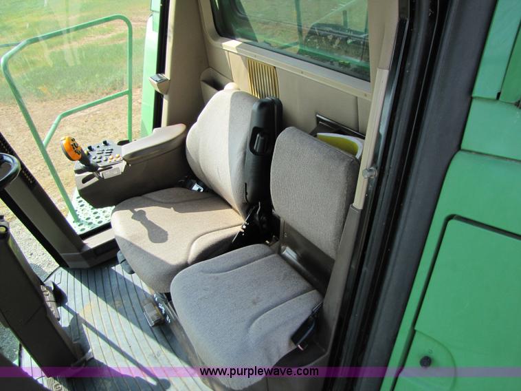 image for item 3536 2001 John Deere 9650 combine