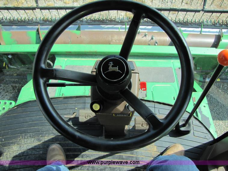 image for item 3536 2001 John Deere 9650 combine