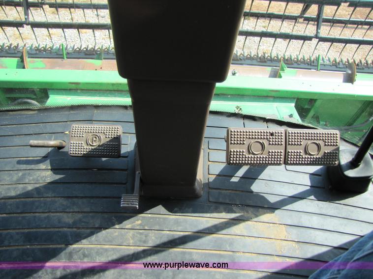 image for item 3536 2001 John Deere 9650 combine