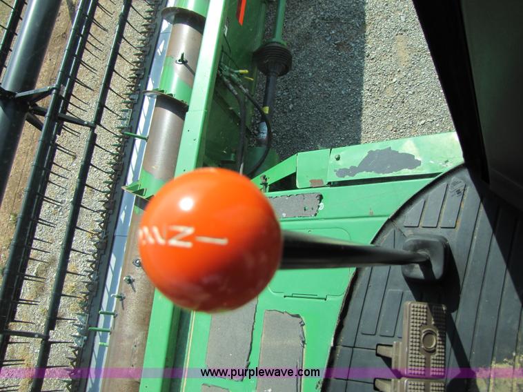 image for item 3536 2001 John Deere 9650 combine