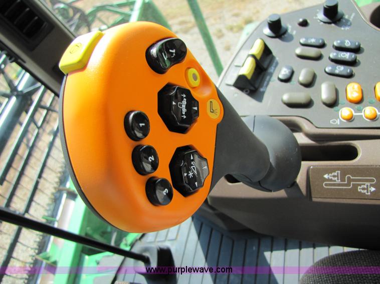 image for item 3536 2001 John Deere 9650 combine