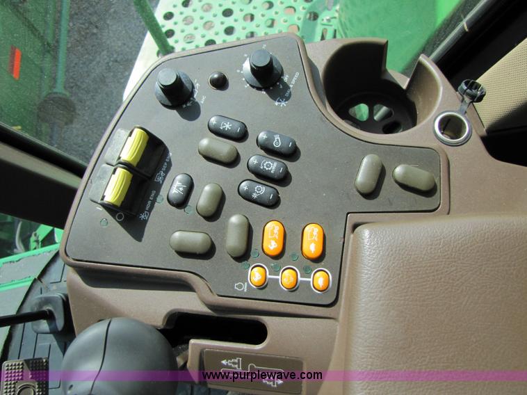 image for item 3536 2001 John Deere 9650 combine