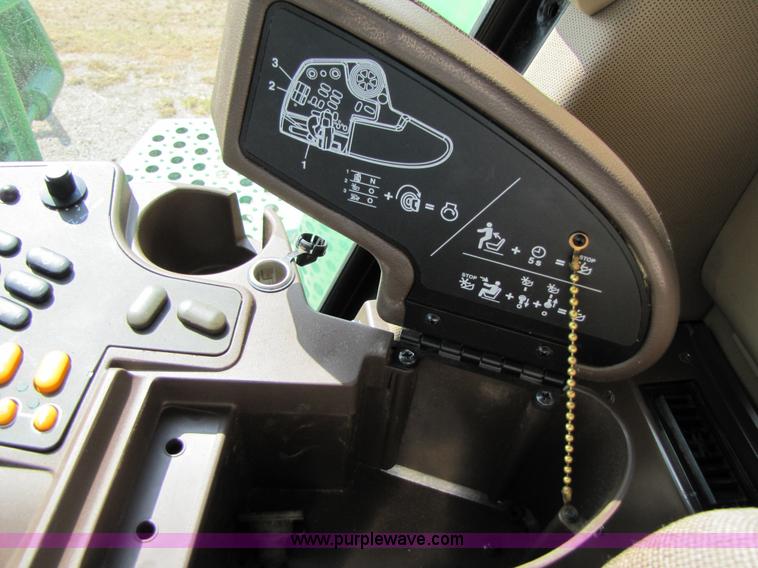 image for item 3536 2001 John Deere 9650 combine