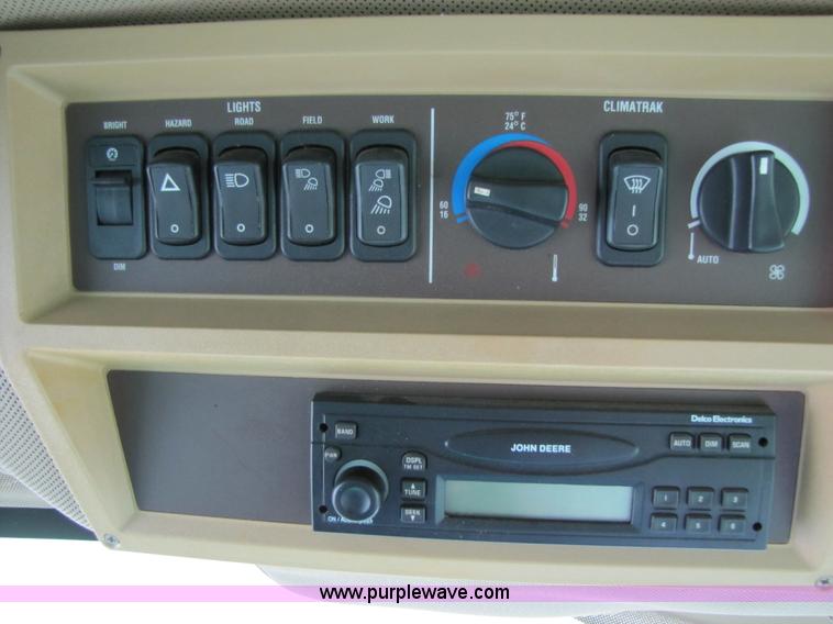 image for item 3536 2001 John Deere 9650 combine