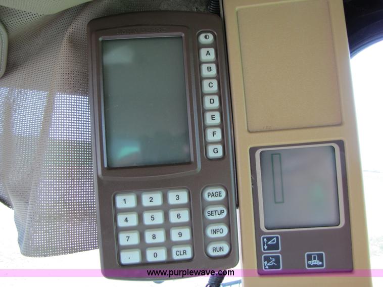 image for item 3536 2001 John Deere 9650 combine